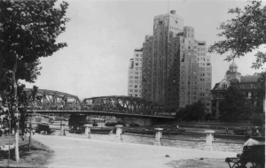 The Garden Bridge - Broadway Apts in background