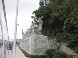 A government statue to honor laborers